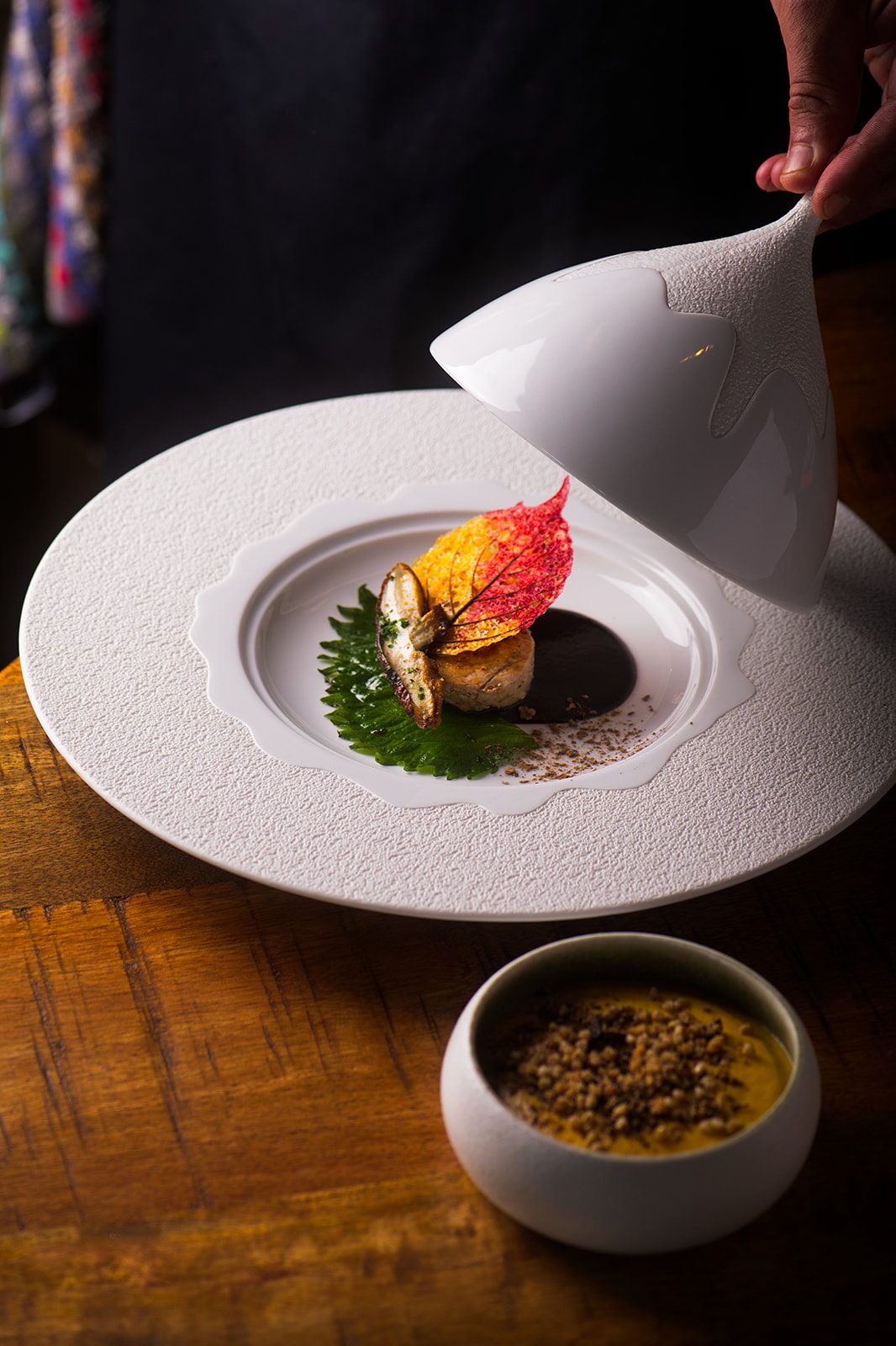 Filet mignon de cochon servi sous cloche